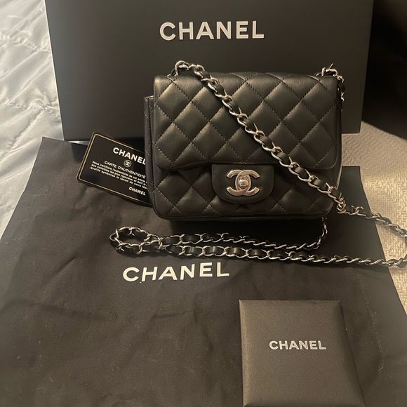 Square Chanel authentic 100% amidst new condition - Picture 2 of 4